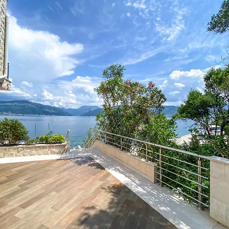 Leut Apartments Tivat Exterior photo