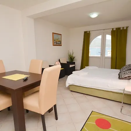 Leut Apartments Tivat Exterior photo
