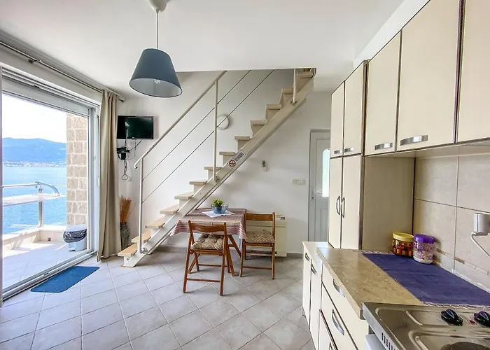 Leut Apartments